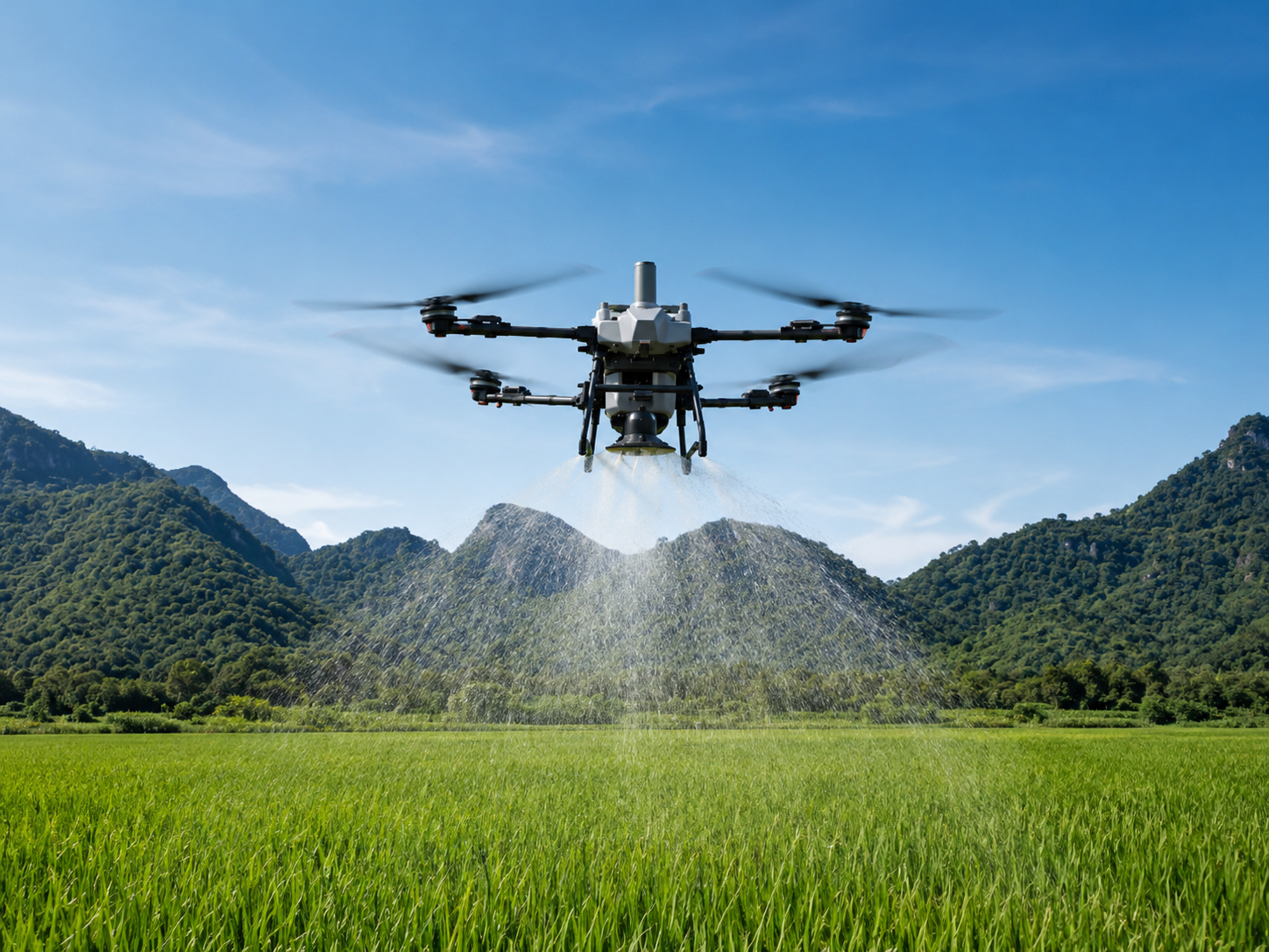 DJI Agras T55 visto de frente aplicando insumo sobre o campo